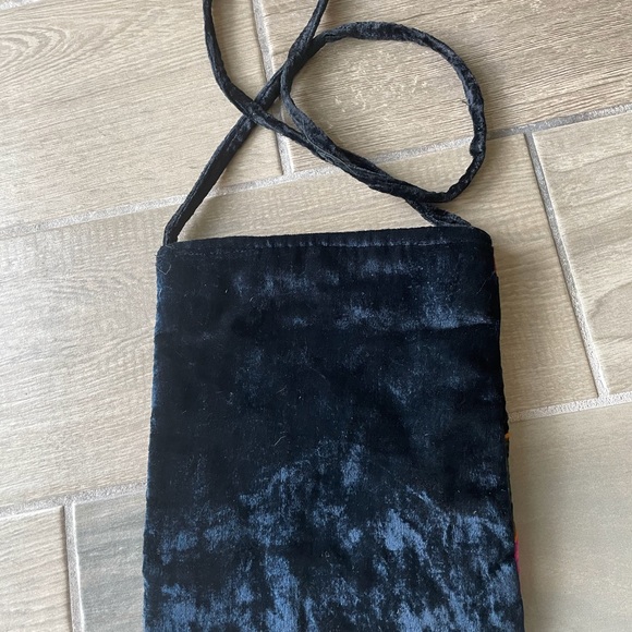 Lisa Z Crossbody Sack🧚‍♀️ - Picture 3 of 3